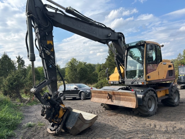1383248-1 Volvo EW160D med tre skopor & gafflar *Uppdaterad auktion*