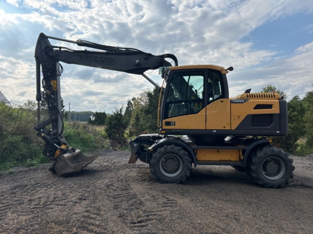 1383248-2 Volvo EW160D med tre skopor & gafflar *Uppdaterad auktion*