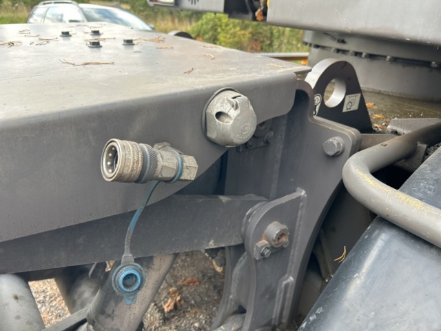 1383248-49 Volvo EW160D med tre skopor & gafflar *Uppdaterad auktion*