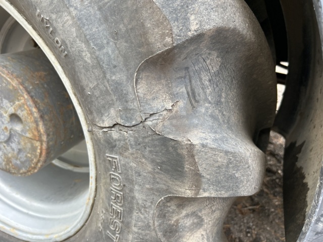 1383248-40 Volvo EW160D med tre skopor & gafflar *Uppdaterad auktion*