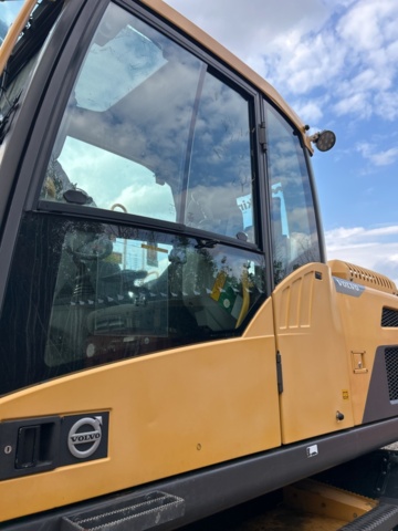 1383248-54 Volvo EW160D med tre skopor & gafflar *Uppdaterad auktion*