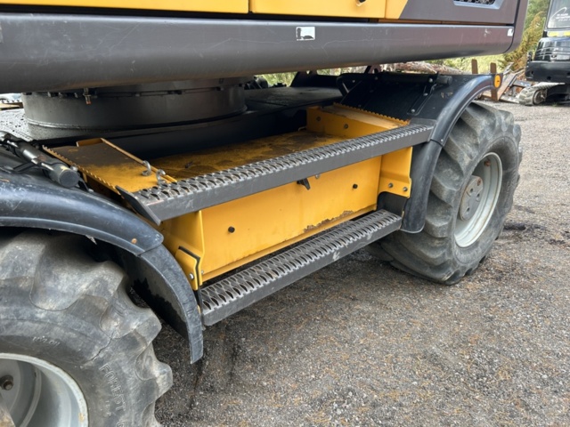 1383248-55 Volvo EW160D med tre skopor & gafflar *Uppdaterad auktion*