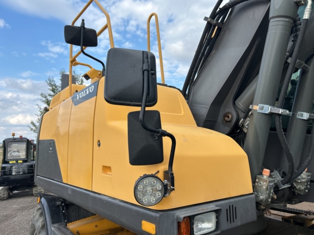 1383248-68 Volvo EW160D med tre skopor & gafflar *Uppdaterad auktion*