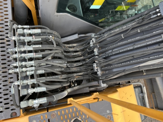 1383248-76 Volvo EW160D med tre skopor & gafflar *Uppdaterad auktion*