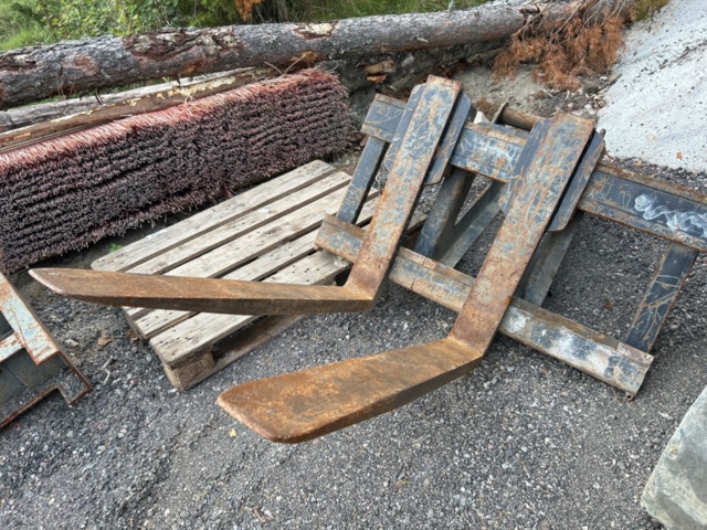 1383248-108 Volvo EW160D med tre skopor & gafflar *Uppdaterad auktion*