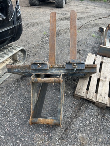 1383248-110 Volvo EW160D med tre skopor & gafflar *Uppdaterad auktion*