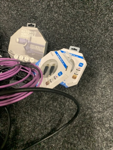 1417422-10 Assortment of computer accessories, cables