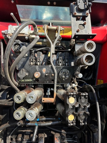 1195770-31 Tractor Massey Ferguson 6495 Dyna 6 -2009