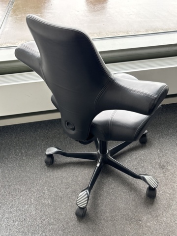 1387027-4 Höj-/sänkbart skrivbord & kontorsstol från HÅG