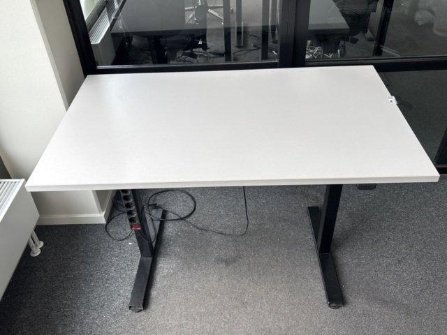 1387027-8 Höj-/sänkbart skrivbord & kontorsstol från HÅG