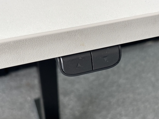 1387027-9 Höj-/sänkbart skrivbord & kontorsstol från HÅG