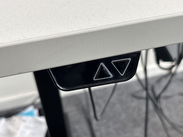 1387029-3 Höj-/sänkbart skrivbord & kontorsstol från HÅG