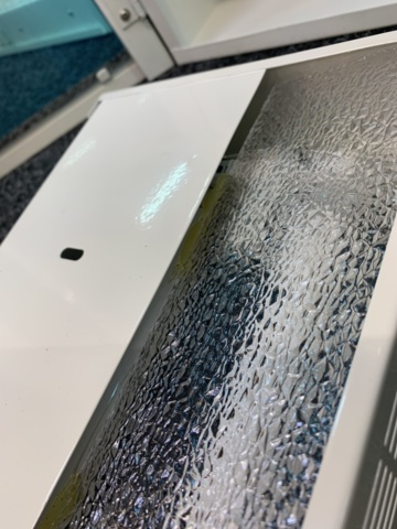 1417777-13 Spegelskåp med belysning