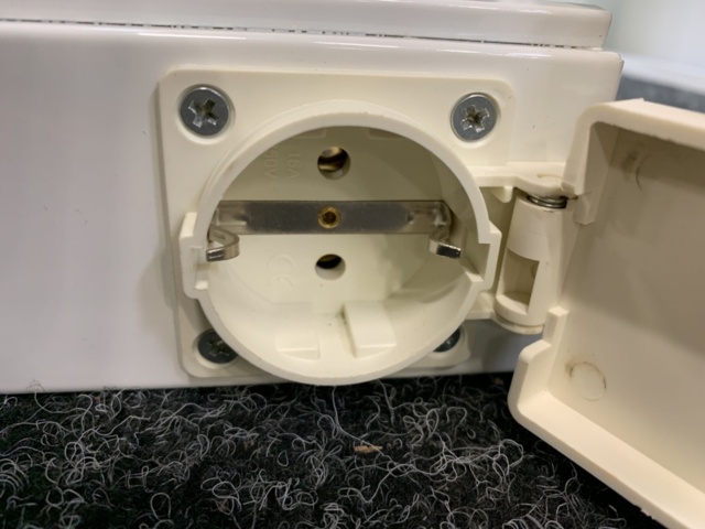 1417790-12 Spegelskåp med belysning