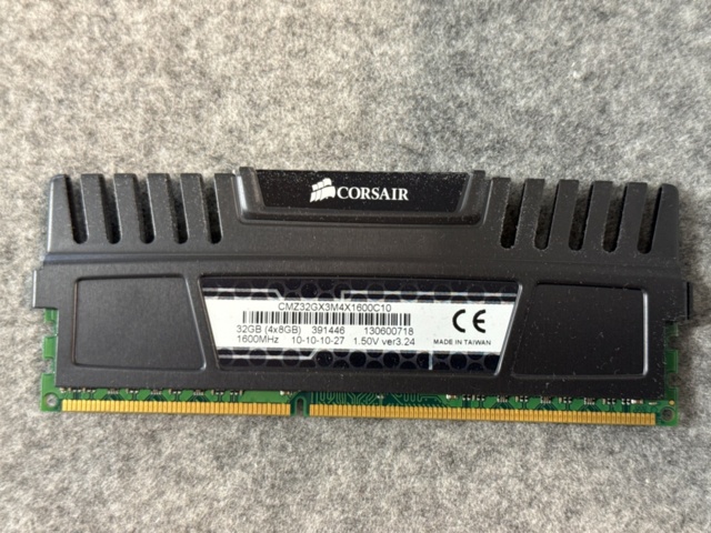 1367064-5 Stationär dator