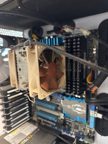 1367064-4 Stationär dator