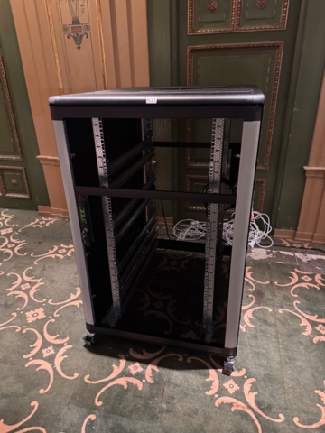 1413484-3 Server rack on wheels