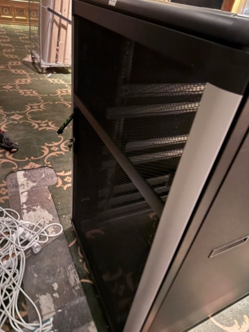 1413484-5 Server rack on wheels