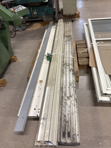 1372917-3 Glas och aluminium parti i vitt, 4-spår