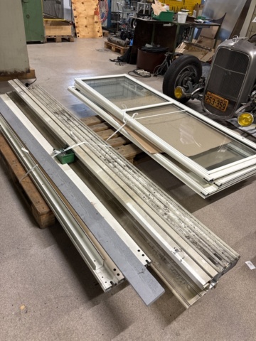 1372917-1 Glas och aluminium parti i vitt, 4-spår