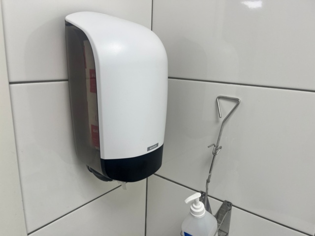 1204751-2 Entrance mats 4 pcs and Katrin toilet accessories