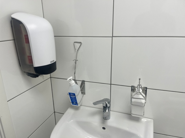 1204751-1 Entrance mats 4 pcs and Katrin toilet accessories