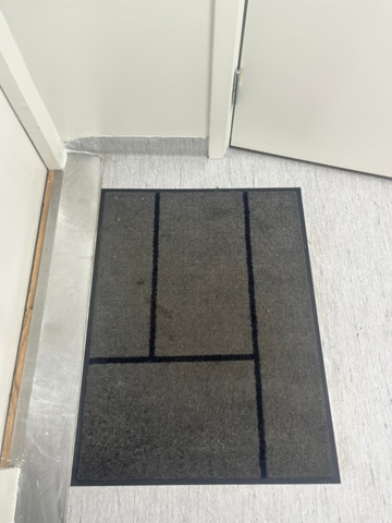 1204751-4 Entrance mats 4 pcs and Katrin toilet accessories
