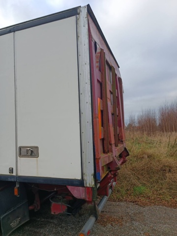 1418555-6 Skåpbil Volvo FL6 4X2 -1997