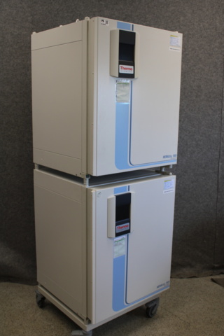 1410605-3 Co2 inkubator x 2 Heracell 150i 2017