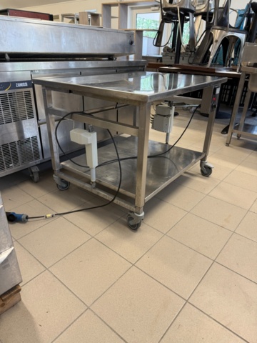 1176503-1 Elektriskt höj/sänkbart arbetsbord i rostfritt, underhylla. Ca 110x85x80/100 cm