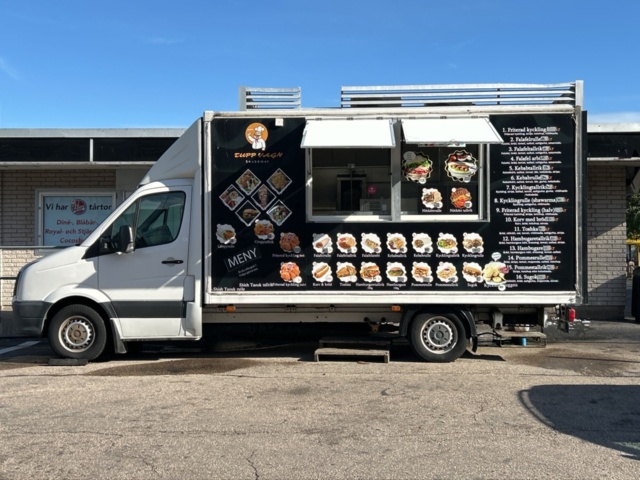 1361224-2 Foodtruck med maskiner och utrustning - Volkswagen Crafter Chassi 35 2.0 TDI -2016