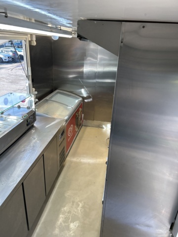 1361224-21 Foodtruck med maskiner och utrustning - Volkswagen Crafter Chassi 35 2.0 TDI -2016