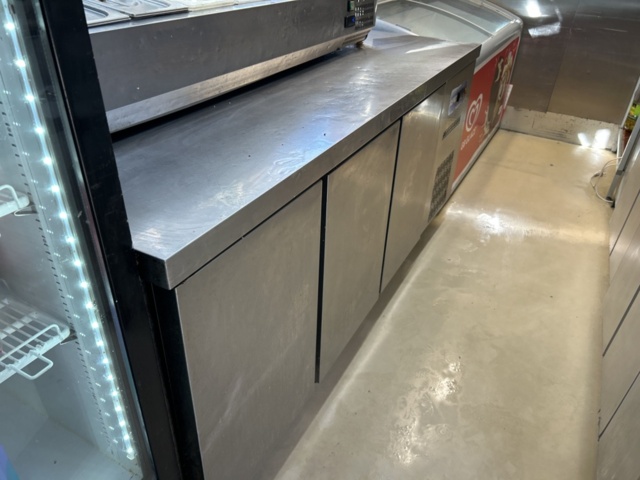 1361224-22 Foodtruck med maskiner och utrustning - Volkswagen Crafter Chassi 35 2.0 TDI -2016