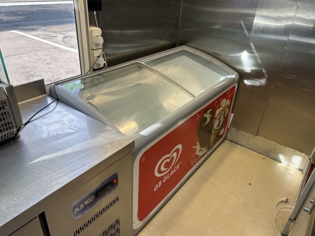 1361224-26 Foodtruck med maskiner och utrustning - Volkswagen Crafter Chassi 35 2.0 TDI -2016