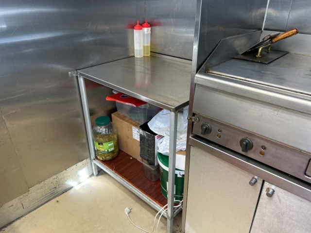 1361224-27 Foodtruck med maskiner och utrustning - Volkswagen Crafter Chassi 35 2.0 TDI -2016