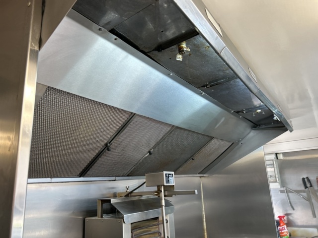 1361224-30 Foodtruck med maskiner och utrustning - Volkswagen Crafter Chassi 35 2.0 TDI -2016