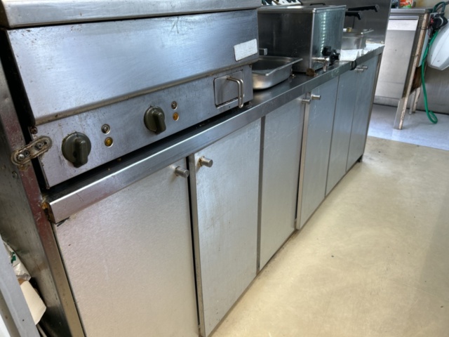 1361224-32 Foodtruck med maskiner och utrustning - Volkswagen Crafter Chassi 35 2.0 TDI -2016