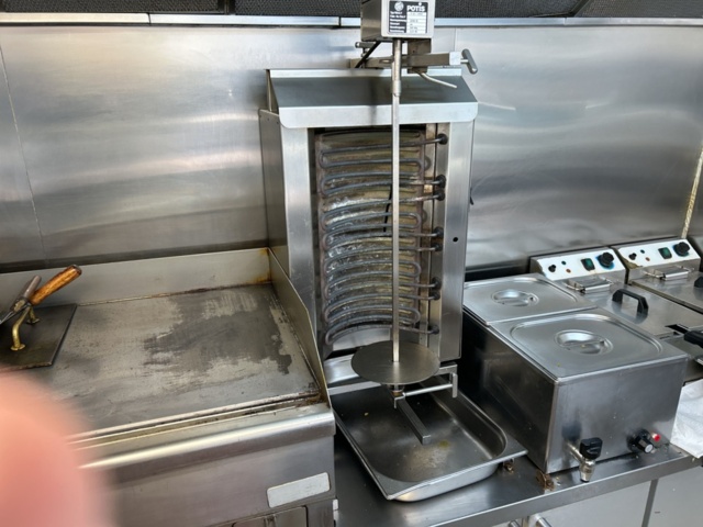 1361224-33 Foodtruck med maskiner och utrustning - Volkswagen Crafter Chassi 35 2.0 TDI -2016