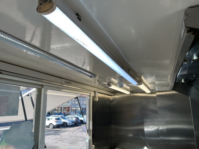 1361224-39 Foodtruck med maskiner och utrustning - Volkswagen Crafter Chassi 35 2.0 TDI -2016