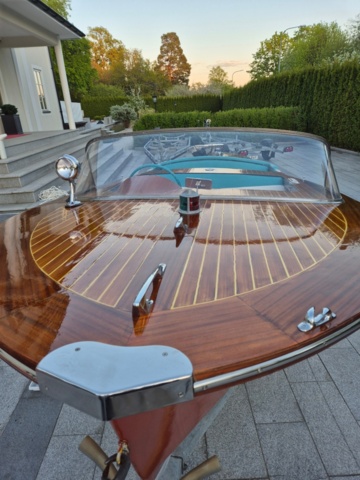 1418917-5 Sweet Sixteen 1962 med Inombordsmotor & båtvagn Repobjekt