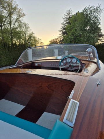 1418917-8 Sweet Sixteen 1962 med Inombordsmotor & båtvagn Repobjekt