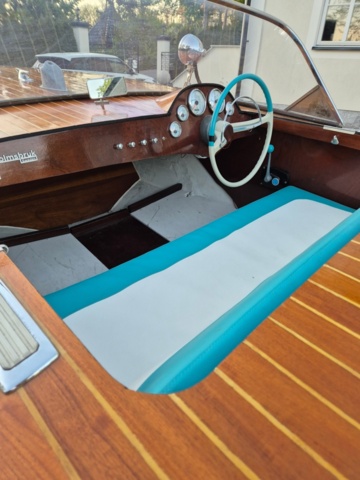 1418917-9 Sweet Sixteen 1962 med Inombordsmotor & båtvagn Repobjekt