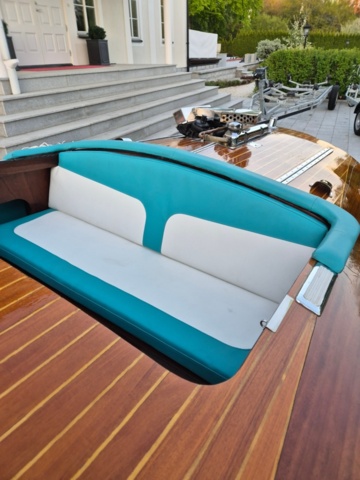 1418917-10 Sweet Sixteen 1962 med Inombordsmotor & båtvagn Repobjekt