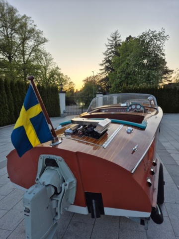 1418917-11 Sweet Sixteen 1962 med Inombordsmotor & båtvagn Repobjekt