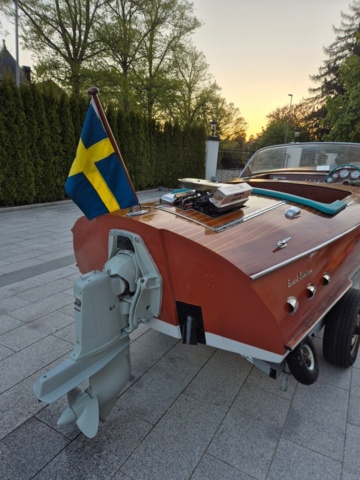 1418917-20 Sweet Sixteen 1962 med Inombordsmotor & båtvagn Repobjekt