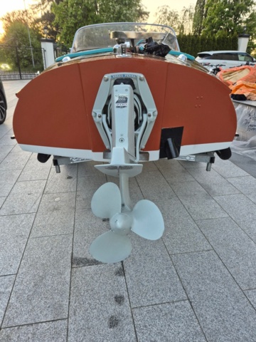 1418917-22 Sweet Sixteen 1962 med Inombordsmotor & båtvagn Repobjekt