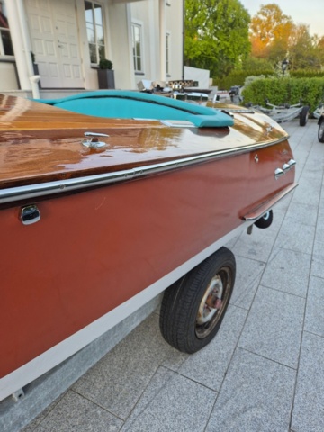 1418917-27 Sweet Sixteen 1962 med Inombordsmotor & båtvagn Repobjekt