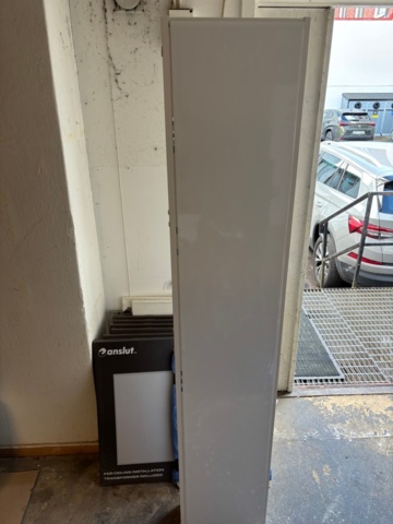 1372456-7 Dubbelsidig displaystativ för hyllmontering