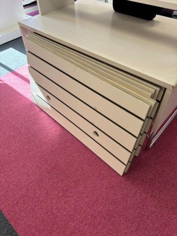 1372461-1 Spårpaneler för väggmontage – 12 st