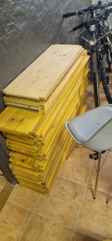 1408877-5 Cyklar, stolar, leksakskök, diverse möbler